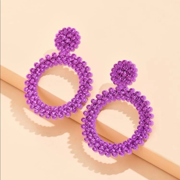 POP OF COLOR Elegant Fuchsia Statement Earrings - Picture 3 of 5